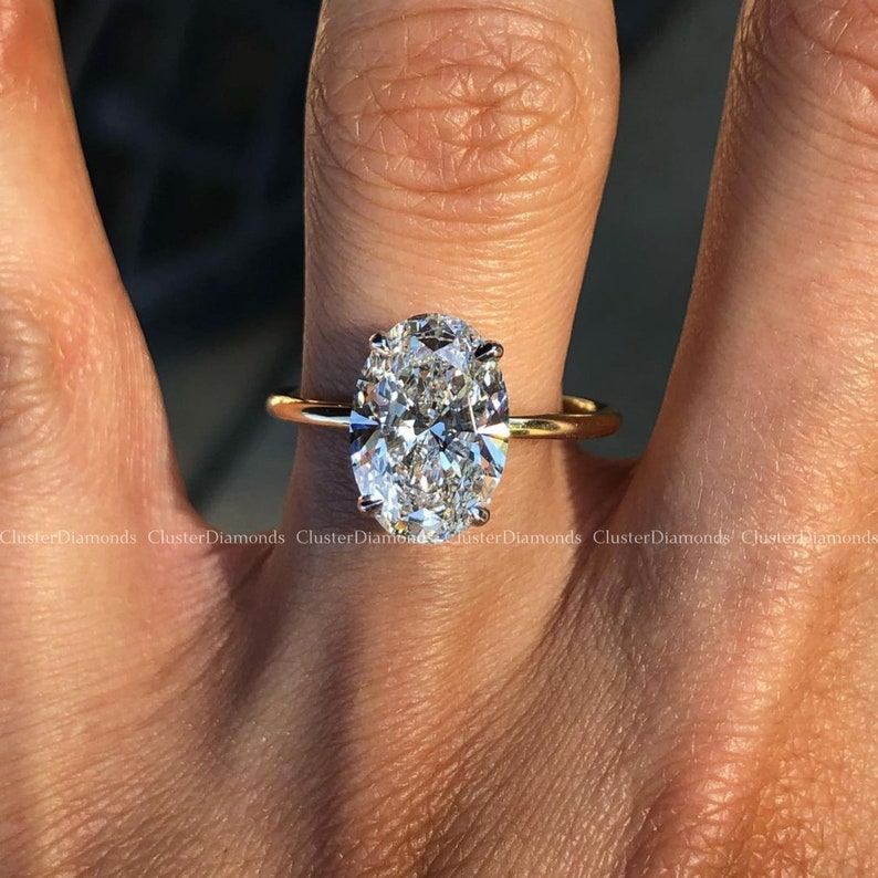 4 CT klassieke ovaal geslepen Solitaire diamanten ring, prachtige verborgen Halo jubileumring, 925 sterling zilveren ring, Moissanite ovale belofte ring afbeelding 2