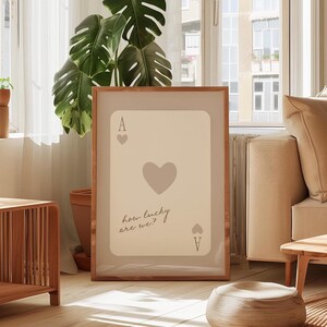 How Lucky Are We Playing Card Beige Heart Print, Trendy Beige Aesthetic Wall Art Decor, Retro Minimalist Print, Lucky Heart Poster bild 11
