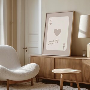 How Lucky Are We Playing Card Beige Heart Print, Trendy Beige Aesthetic Wall Art Decor, Retro Minimalist Print, Lucky Heart Poster bild 2