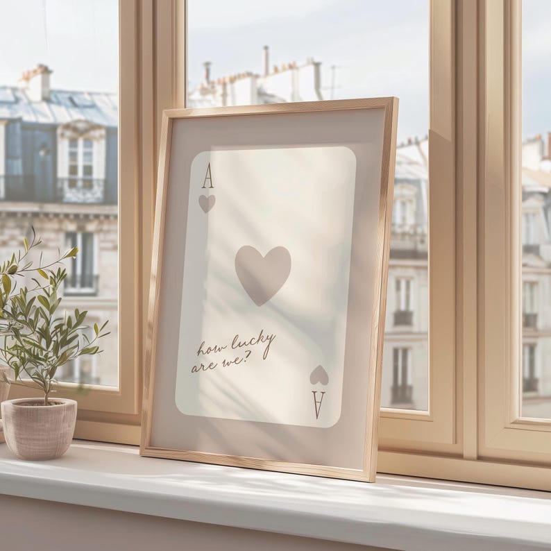 How Lucky Are We Playing Card Beige Heart Print, Trendy Beige Aesthetic Wall Art Decor, Retro Minimalist Print, Lucky Heart Poster bild 7
