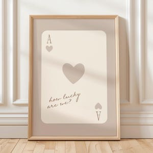 How Lucky Are We Playing Card Beige Heart Print, Trendy Beige Aesthetic Wall Art Decor, Retro Minimalist Print, Lucky Heart Poster bild 1