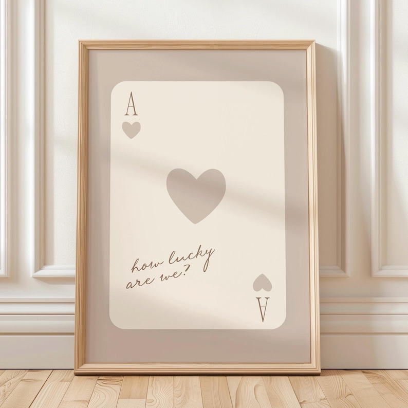 How Lucky Are We Playing Card Beige Heart Print, Trendy Beige Aesthetic Wall Art Decor, Retro Minimalist Print, Lucky Heart Poster bild 1