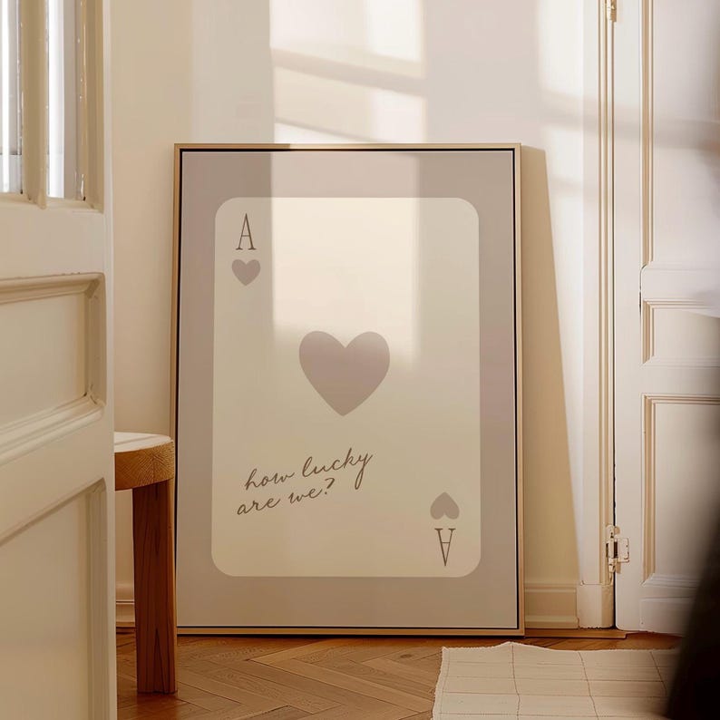 How Lucky Are We Playing Card Beige Heart Print, Trendy Beige Aesthetic Wall Art Decor, Retro Minimalist Print, Lucky Heart Poster bild 10