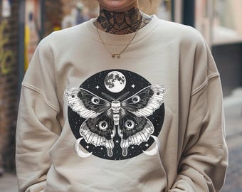 Goth shirt Motte Spirituell Mystisches shirt Mond shirt Mondphasen shirt Damen sweatshirt Boho shirt Celestial moth Luna Moth Schmetterling