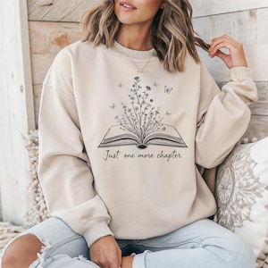 Booktrovert sweatshirt Book lover gift damen pullover  reading tee gift for Book lover bookish shirt floral book shirt vintage floral shirt