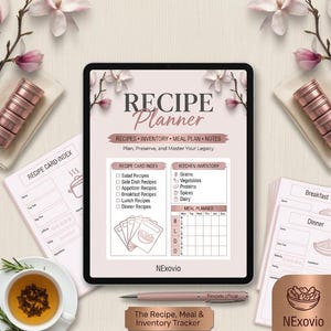 Könnte beinhalten: Ein digitales Tablet mit einem Rezeptplaner, der Abschnitte für Rezepte, Inventar, Essensplanung und Notizen enthält. Der Bildschirm zeigt einen Rezeptkartenindex, eine Kücheninventarliste und einen wöchentlichen Essensplaner. Der Text lautet Recipe Planner, NExovio und Plan, Preserve, and Master Your Legacy.