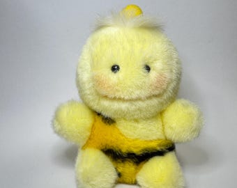 Vintage Yellow Plush Doll Pikapon Sekiguchi Plush 7“– Soft Fuzzy Stuffed Toy with Smile Face – Kawaii Collectible from 2000s