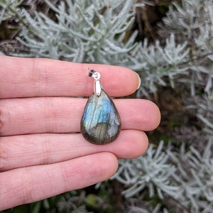 Natural stone labradorite pendant