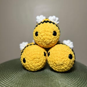 Handmade Crochet Bee Plushie – Amigurumi Crochet Bee – Cute Bumblebee Gift – Bee Lover Collectible