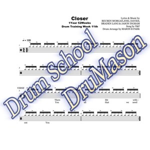 Könnte beinhalten: Eine Notenpartitur für den Song "Closer" von Y&F. Die Partitur enthält die Schlagzeugparts für den Song, mit den Texten und Musikcredits, die oben aufgeführt sind. Die Schlagzeugtrainingswoche ist die 11.