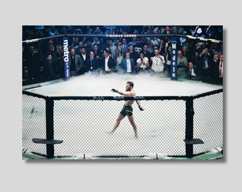 Quadro su tela raffigurante l'iconica camminata di Conor Mc Gregor, stampa artistica sportiva su tela, poster decorativo da parete UFC MMA, tela pronta da appendere.