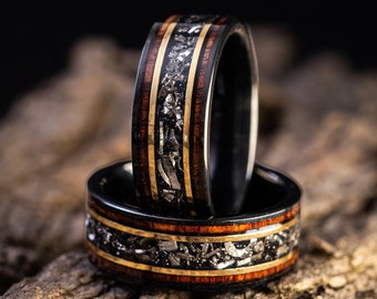 Burnt Whiskey Barrel Ring with Meteorite, Meteorite Wood Ring, Whisky Barrel Band, Wood Ring with Meteorite, Men&#39;s Wedding Band, 8mm Ring