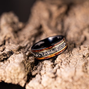 Burnt Whiskey Barrel Ring with Meteorite, Meteorite Wood Ring, Whisky Barrel Band, Wood Ring with Meteorite, Men's Wedding Band, 8mm Ring image 3