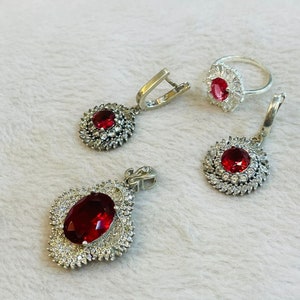 Artificial Ruby Silver Jewelry Set, Handmade Necklace and Earrings, Fashion Accessory for Weddings, Romantic Birthday Gift zdjęcie 1