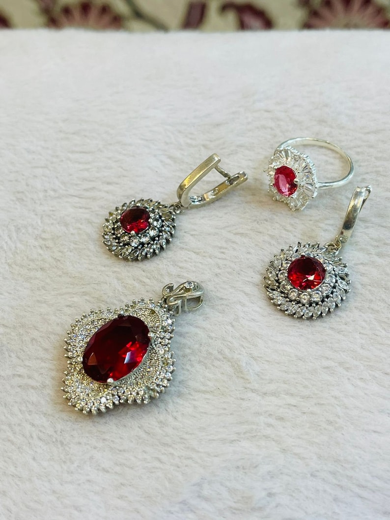 Artificial Ruby Silver Jewelry Set, Handmade Necklace and Earrings, Fashion Accessory for Weddings, Romantic Birthday Gift zdjęcie 1