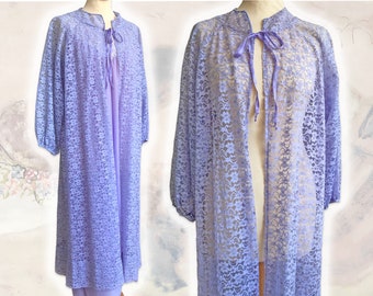 vintage 1960 / 1970 lilac lace slip dress and night gown / set vestaglia e sottoveste vintage degli anni 60 o 70