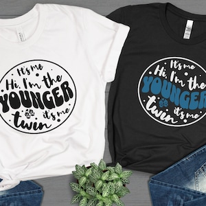 It&#39;s Me Hi I&#39;m the Younger Twin It&#39;s Me t-shirt, Retro Groovy, Sibling Twins shirt, Twin shirts, Double Trouble, Cute Identical Twins shirt