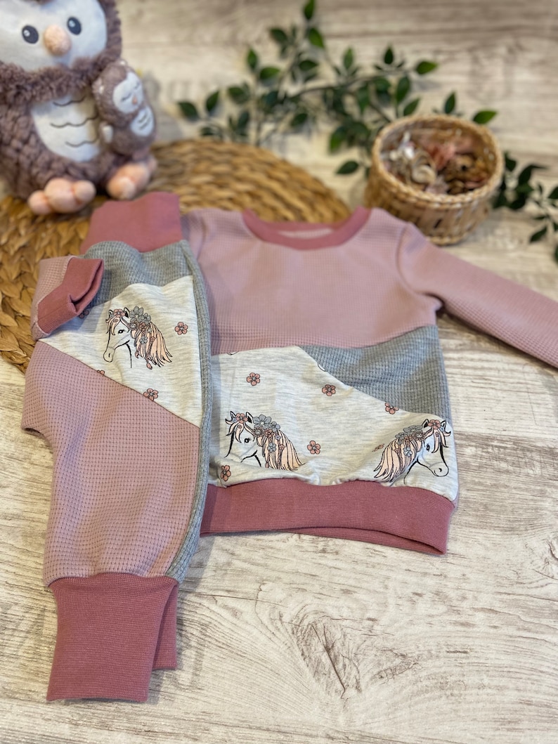 Kinderkleidung Set Glitzermähne Pulli Hose HerzlichbySebastian Pulli+Hose