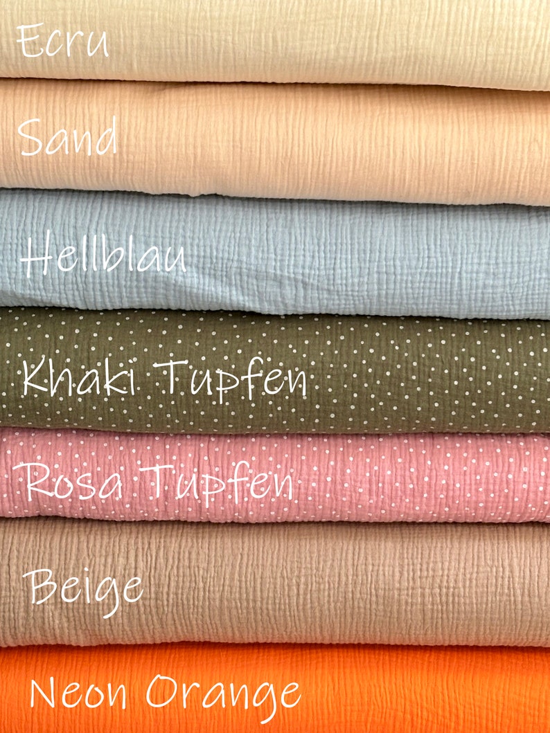 Puede incluir: Siete capas apiladas de tela de muselina arrugada en varios colores y patrones. Los colores incluyen crudo, arena, azul claro, caqui con puntos blancos, rosa con puntos blancos, beige y naranja ne&oacute;n, cada uno etiquetado con su nombre.