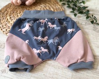 Ropa infantil pantalones cortos "horse fun" HerzlichbySebastian