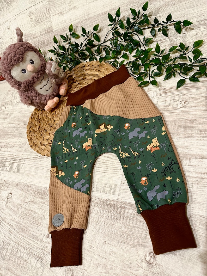 Children's clothing trousers Elephant on Safari HerzlichbySebastian grün+braune Bündchen