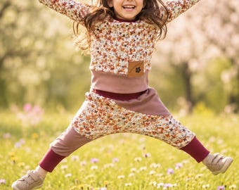 Kinderkleidung Pullover & Pumphose Handmade Set "Blumenwirbel" HerzlichbySebastian