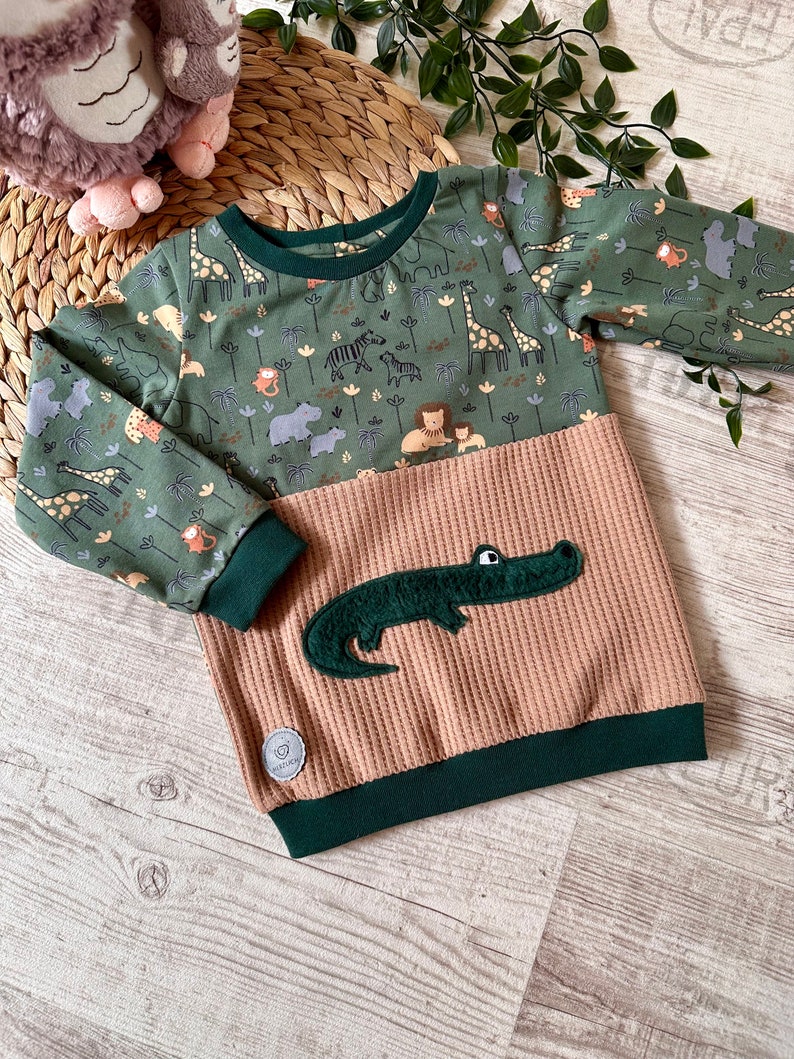 Abbigliamento per bambini pantaloni, maglione, set Coccodrillo nel Nilo HerzlichbySebastian Pulli