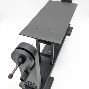 The Brush Master – Fly tying dubbing brush table