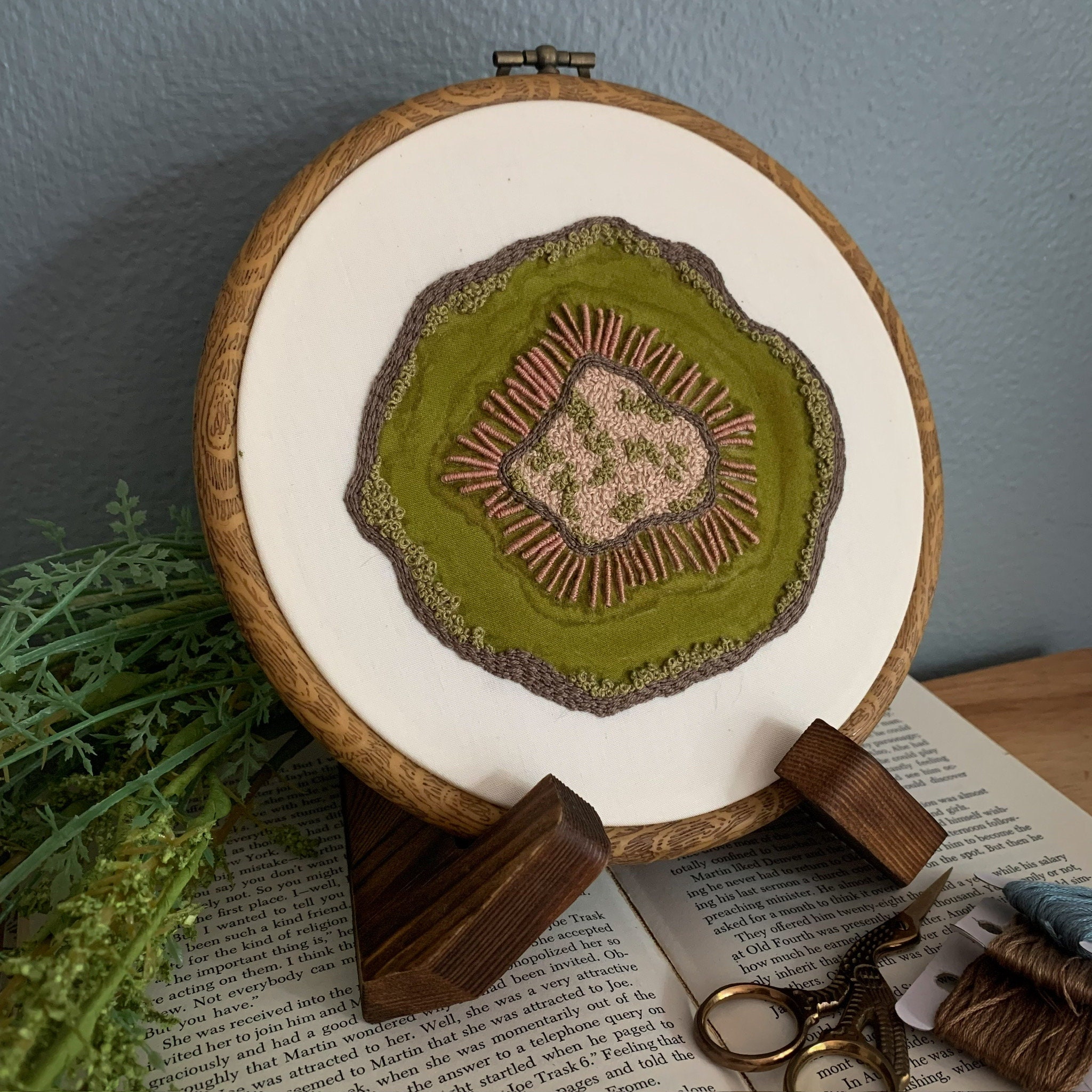 Wood Embroidery Hoop Display Stand: Dark Brown Pinewood