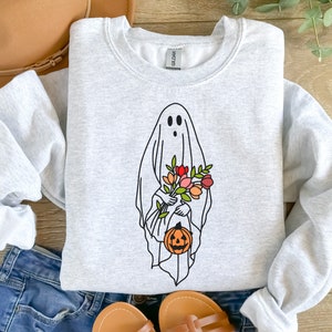 Friendly Ghost with Bouquet