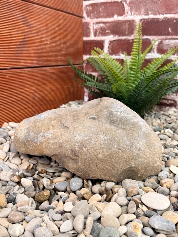 Moderner Gartenbrunnen aus Allgäukies,Quellstein für Außenbereich, 24cm, Einzelstück