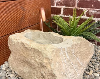 Zierbrunnen aus Sandstein mit Kupfer-Einlauf,Wasserspiel,Vogeltränke,Gartenwaschbecken,Wasserstelle,Gartenbrunnen, Trog, Wassersäule,