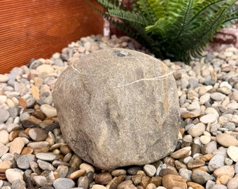 Dekoratives Wasserspiel - Quellstein für Terasse und Balkon - Größe 16cm - Handgemacht - Einzelstück