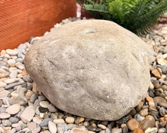 Quellstein Findling | Garten Wasserspiel | Mini Brunnen außen | Terrasse & Balkon | Einzelstück | ca. 20cm
