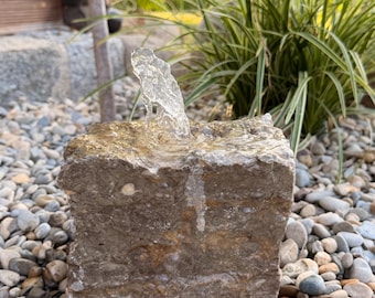 Muschelkalk Wasserspiel Quellstein - natürlich er Blickfang - Größe 15cm - Einzelstück - Vogeltränke - Insektentränke