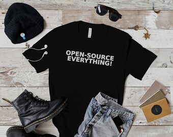 Camiseta unisex de manga corta "Todo en código abierto": suave y cómoda para los amantes de la tecnología.