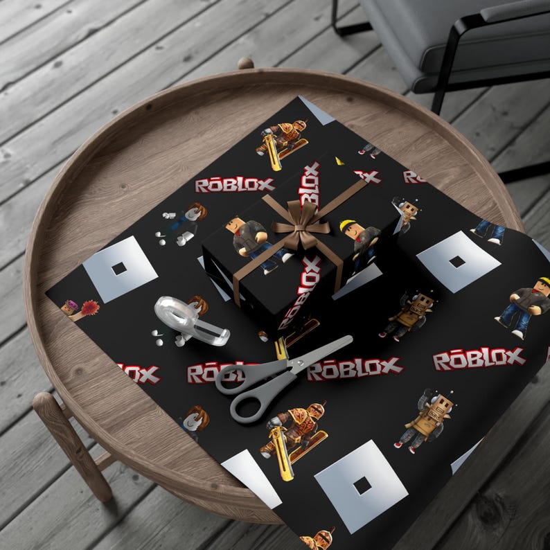 Roblox Gift Wrap Roll – Single-Sided Print, Matte or Glossy, 3 Lengths, Supplied Rolled, for Children's Birthdays, Christmas, Fans image 3