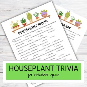 Puede incluir: Dos cuestionarios imprimibles de Houseplant Trivia con una pancarta verde que dice "HOUSEPLANT TRIVIA printable quiz". Los cuestionarios presentan ilustraciones de varias plantas en macetas y preguntas sobre plantas de interior.