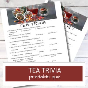 Puede incluir: Un cuestionario imprimible sobre trivia del té con preguntas sobre la historia, los tipos y la cultura del té. El cuestionario incluye preguntas de opción múltiple y está acompañado de imágenes de té e infusores. Se muestra el título "TEA TRIVIA printable quiz".