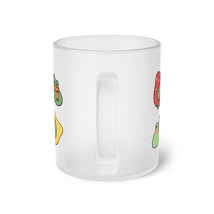 Lustige Frosch-Mattglas-Tasse Niedliche Kröten Cartoon Cottagecore Pilze Natur Geschenk Frosch mit Erdbeere Eiskaffeetasse Hipster Bild 6