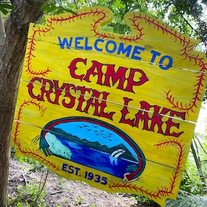 Viernes 13 - Letrero de madera del campamento Crystal Lake
