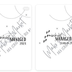 Puede incluir: Un fondo blanco con una ilustración gris de un gorro de graduación y el texto "mischief managed" con las palabras "Maka Market" escritas en cursiva. El texto "AKA (CRAFT) BY RIA M." y "CLASS OF 2024" también están incluidos.