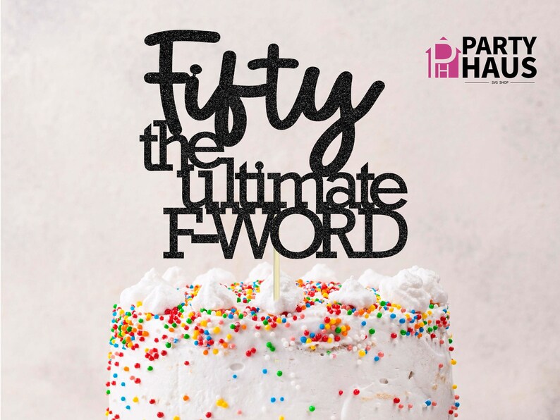 以下が含まれることがあります： 「Fifty the ultimate F word」というテキストが書かれた黒いグリッターのケーキトッパーです。