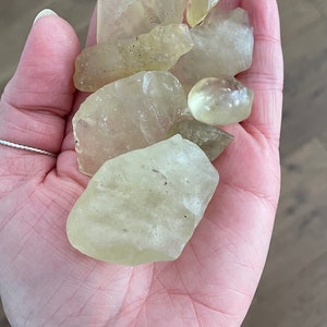 Libyan desert glass - Libyan desert crystal - Libyan gold tektite - Libyan glass - Libyan tektite - Raw Libyan desert glass