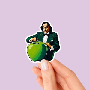 Salvador Dali hält einen Apfel Vinyl Aufkleber | Lustige Aufkleber | Kunst/Künstler Aufkleber | Laptop Aufkleber | Kindle Sticker | Geschenk | Zeitschrift