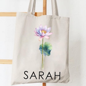 Geburtsblume Tragetasche für Frau, personalisierte Canvas Tragetasche für Sie, Bachelorette Brautjungfer Geschenke, individuelles Geburtsmonat Blumengeschenk für Sie