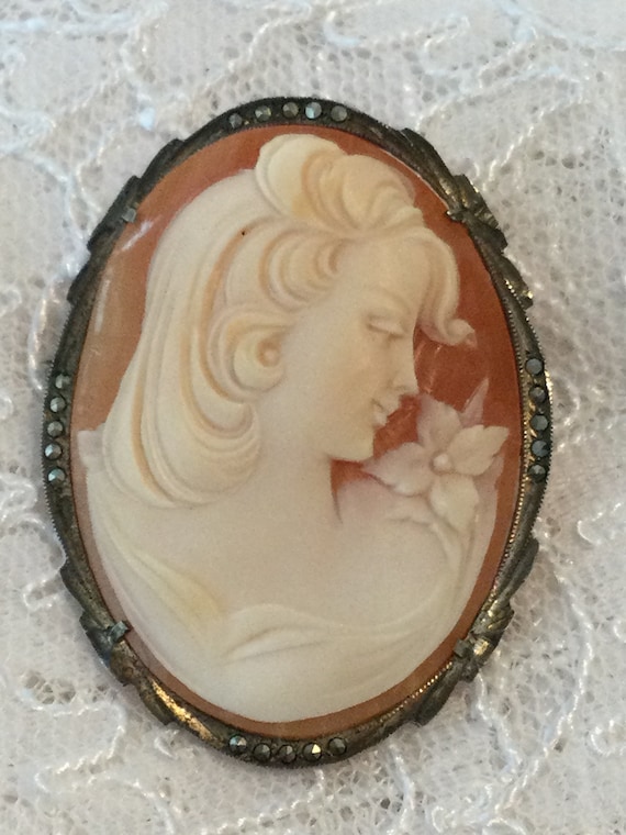 Antique Cameo Brooch/Pendant