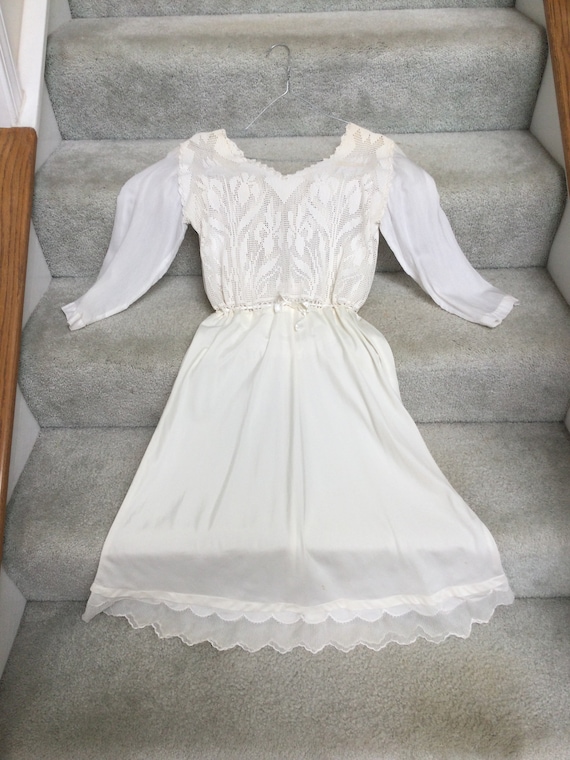 Antique woman’s white dress Early 1900’s