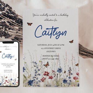 以下が含まれることがあります： 蝶が描かれた花柄のデザインのデジタルと印刷された誕生日招待状。招待状は、Caitlynの誕生日パーティーのためのもので、7月14日土曜日午後6時にAnytownのAnystreet Drive 123で開催されます。招待状はEmmaが主催し、RSVP番号は123-456-7890です。