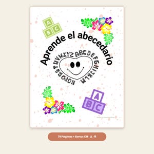 以下が含まれることがあります： Aprende el abecedarioというタイトルの白い教育用ポスター。中央にはハート型のスマイリーフェイスとアルファベットが描かれています。緑と紫のアルファベットブロック、カラフルなハイビスカスの花のクラスター、斑点のある背景が特徴です。